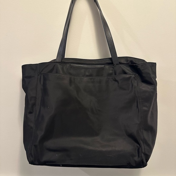 Tumi Classic Black Tote Bag - Picture 3 of 7